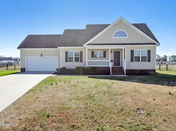 208 Labrador Court, La Grange, NC 28551