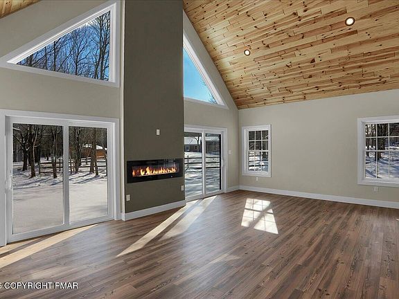 3rd image of 113 Parker Mews