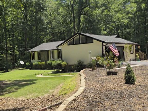 4th image of 102 McKinley Cir