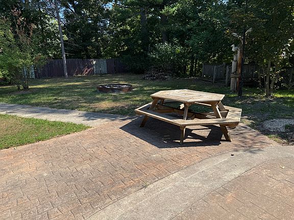 3rd image of 415 Chester Rd