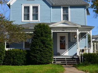 17 2nd St NE, Waukon, IA 52172