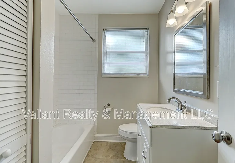 2358 Herschel St #3 — Photo 17