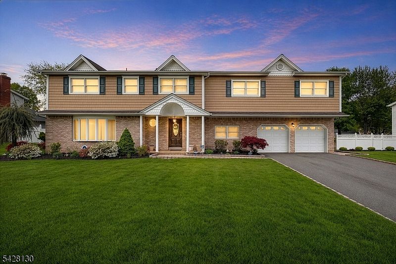 1st image of 184 Stonehenge Ter