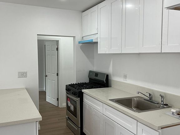 4th image of 372 Loma Dr #3/8
