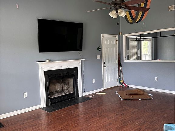 2nd image of 806 S Buckeye Dr