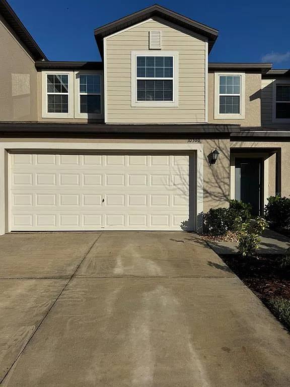 4 bed, 2.5 bath, 2251 sqft, $2,500 — Photo 1