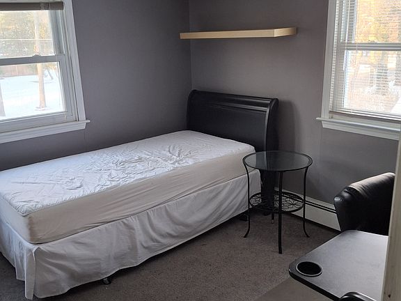 3rd image of 40 Roseville Ave Floor 2