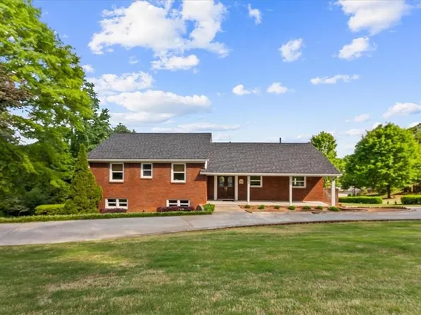 206 Victory Dr, Calhoun, GA 30701