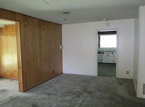 4th image of 301 Bridal Wreath Ave