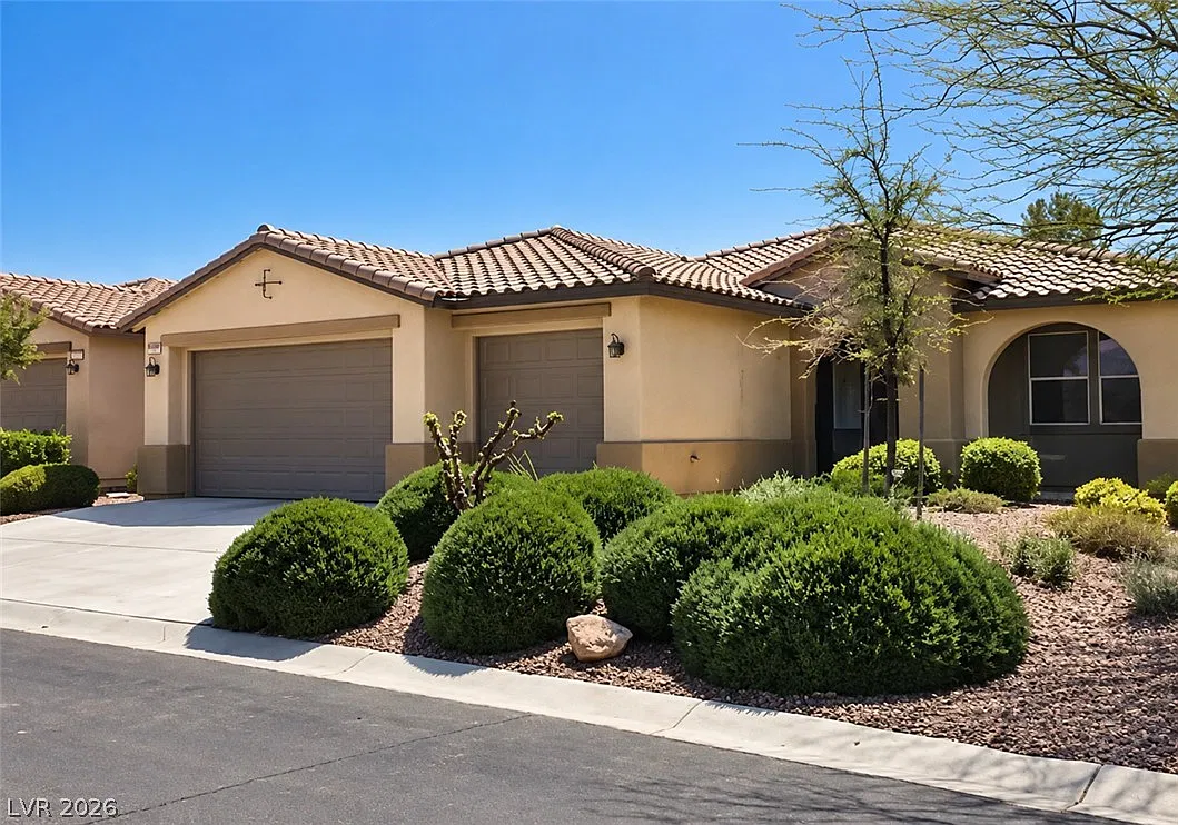 3 bed, 2.0 bath, 2058 sqft, $1,995 — Photo 1