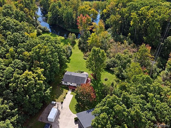 4th image of 8398 Whitmore Lake Rd