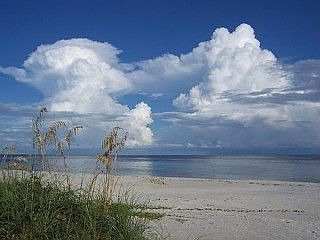 MOMENTS TO BEACH