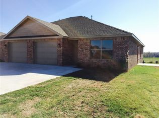 506 W Weymouth St, Siloam Springs, AR 72761