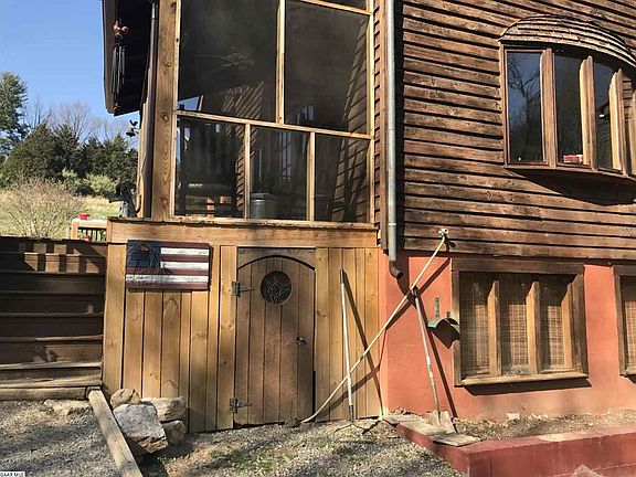 5th image of 150 Hidden Meadow Ln