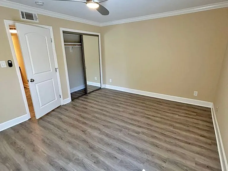 Laurelwood Apartments — Photo 16