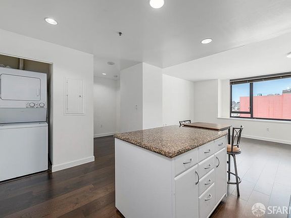 5th image of 250 King St Unit 624