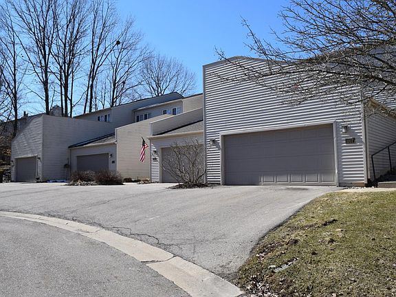 2nd image of 1107 N Ridge Ct