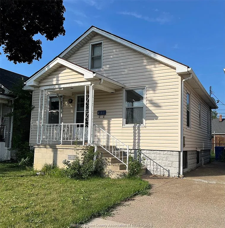 3 bed, $1,900 — Photo 1