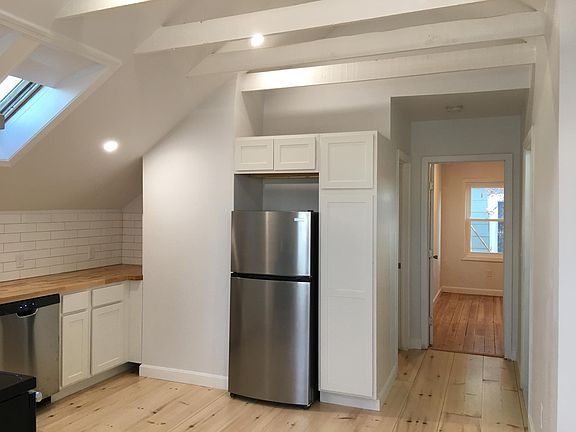 4th image of 9 America St #C