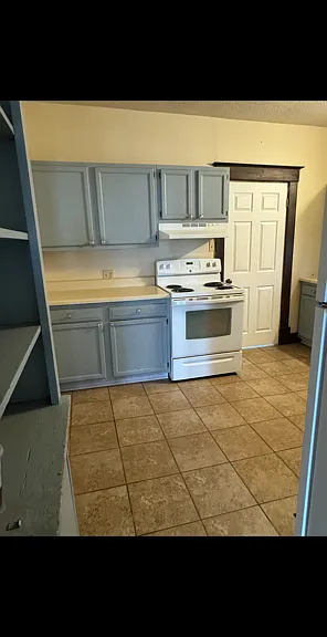 328 E Market St — Photo 11