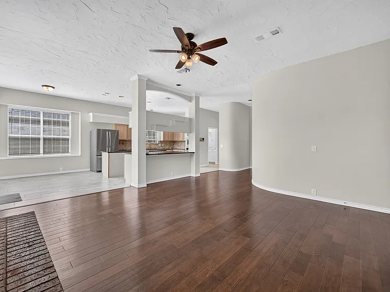 423 Halifax Dr — Photo 7
