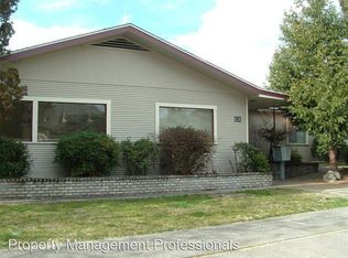 836 NW 6th St APT 8, Grants Pass, OR 97526