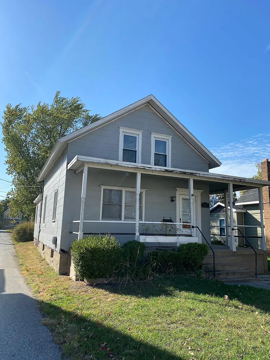 717 Cedar St photo 1