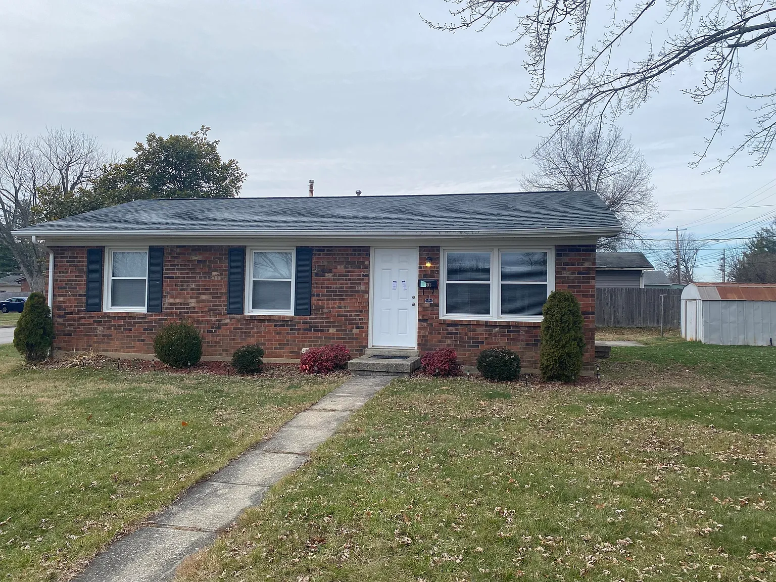 3 bed, 1.0 bath, 1010 sqft, $1,675 — Photo 3