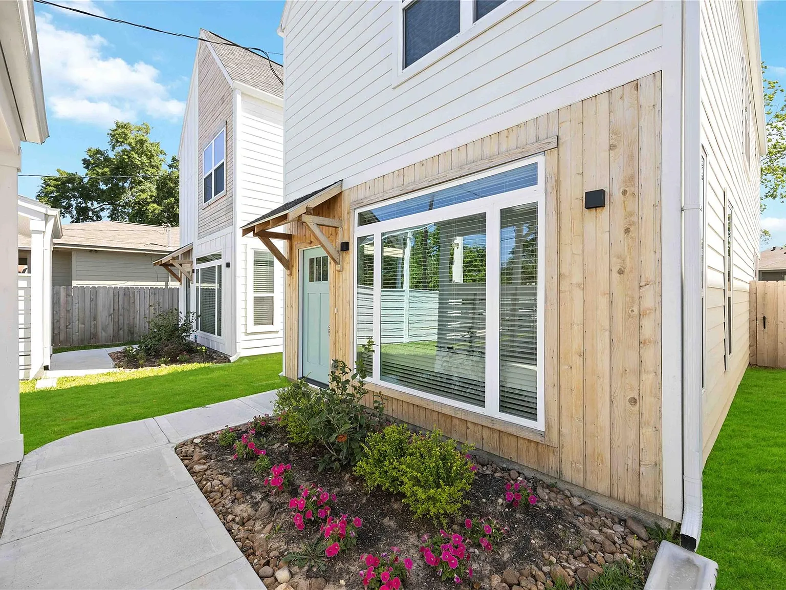 3 bed, 2.5 bath, 1445 sqft, $1,990 — Photo 4