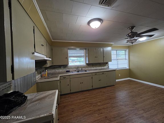 3rd image of 119 Romero St