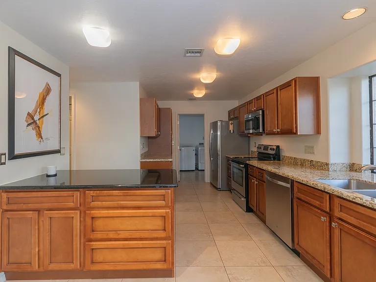 150 N Forgeus Ave — Photo 17