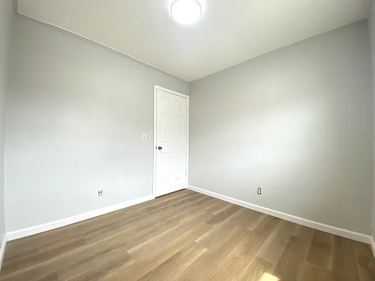 105 Burgher Ave #1R — Photo 13