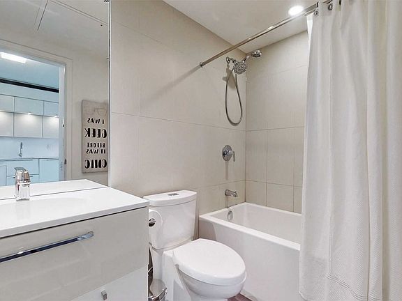 3rd image of 15 Grenville St #3706