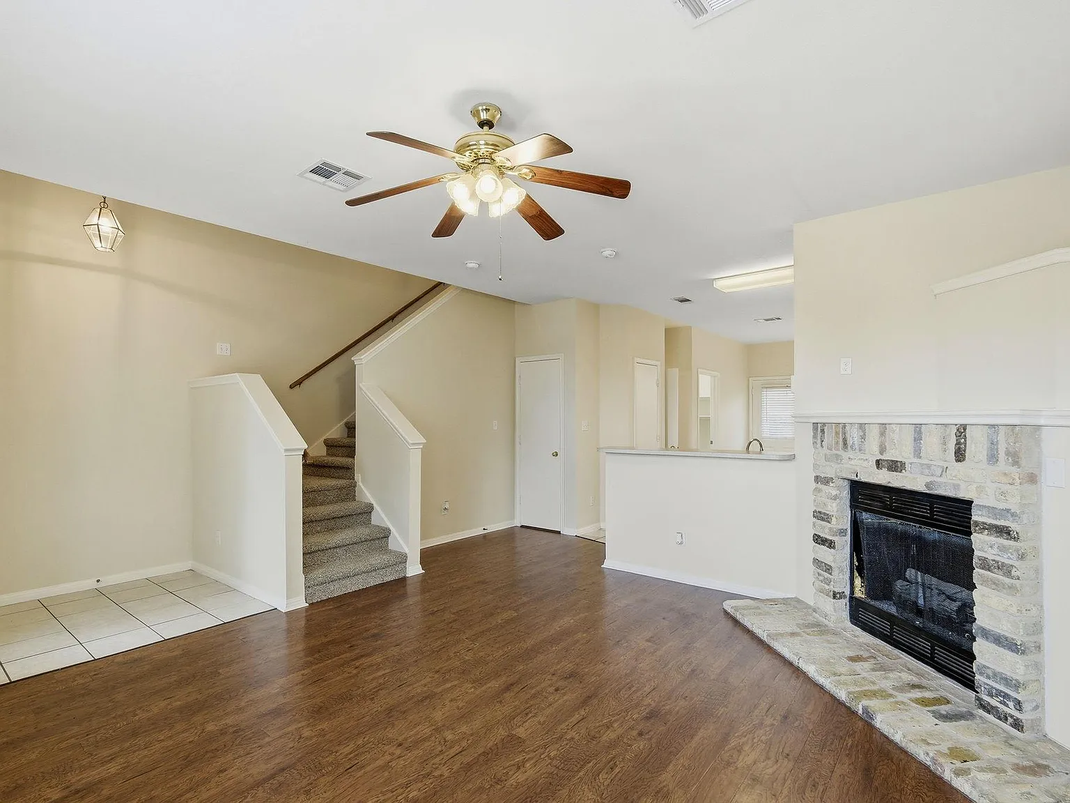 2 bed, 2.5 bath, 1393 sqft, $1,795 — Photo 2