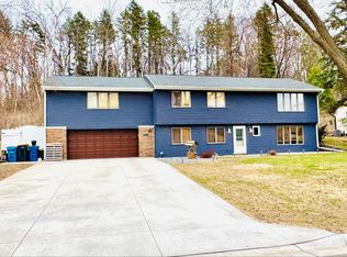 2380 Greenbrier Cir, Little Canada, MN 55117