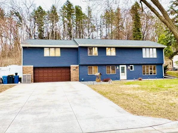 2380 Greenbrier Cir, Little Canada, MN 55117