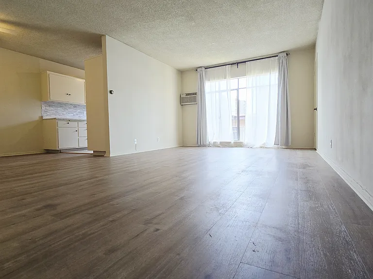 526 S Saint Andrews Pl #28 — Photo 5
