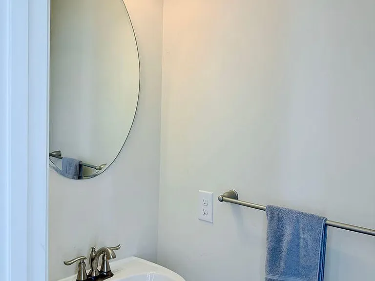 215 Quarry Point Rd — Photo 5