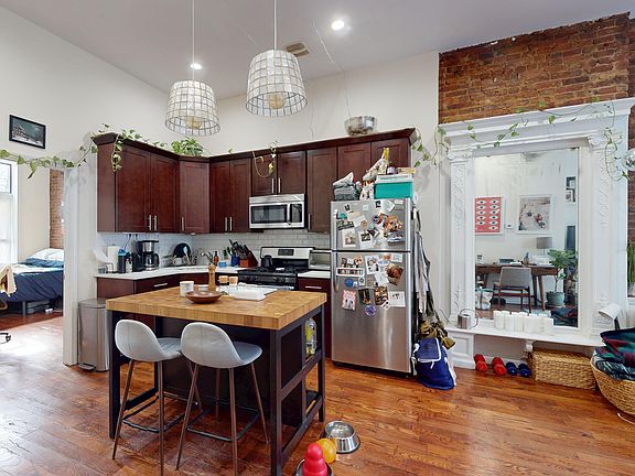 4th image of 148 Herkimer St APT 4