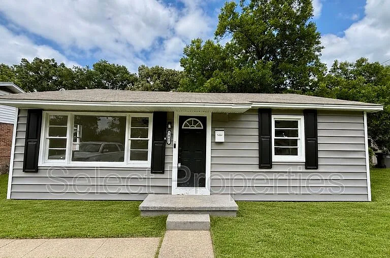 1802 Henry St — Photo 1