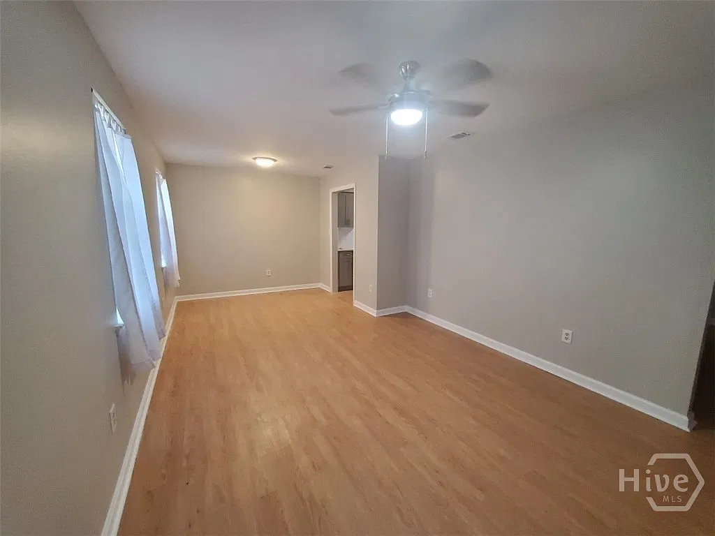 3 bed, 1.5 bath, 1543 sqft, $2,100 — Photo 2