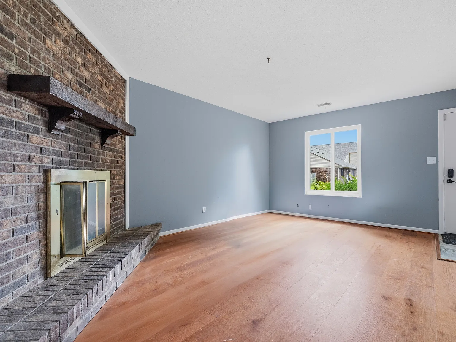 3 bed, 1.5 bath, 1404 sqft, $1,700 — Photo 3