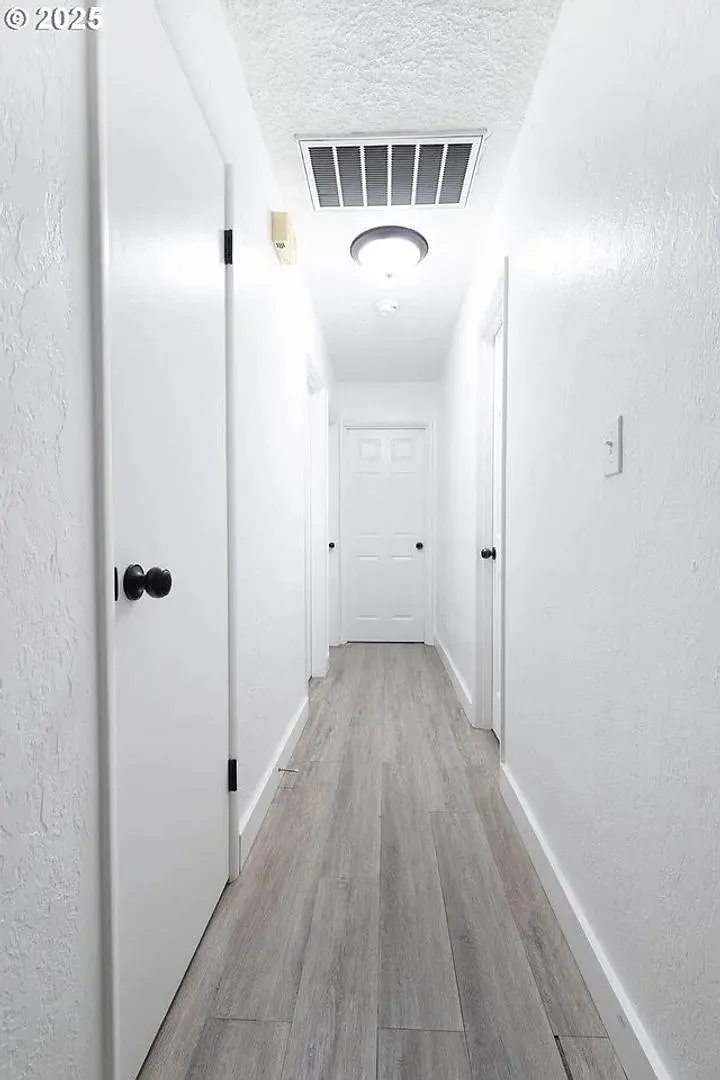 Spacious 5 bedroom home near EOU — Photo 4