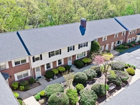 21 Westerly St APT 13, Wellesley, MA 02482