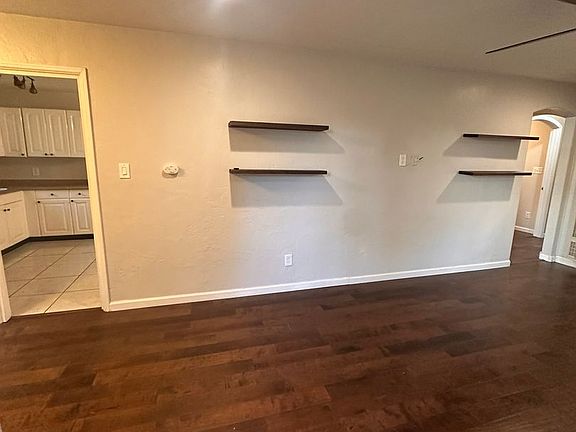 4th image of 819 7th St #1