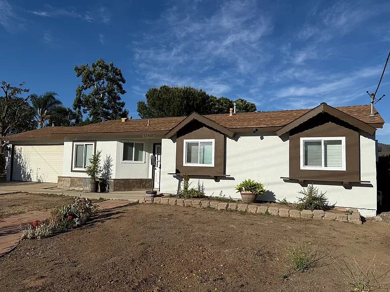 13425 Standish Dr — Photo 3
