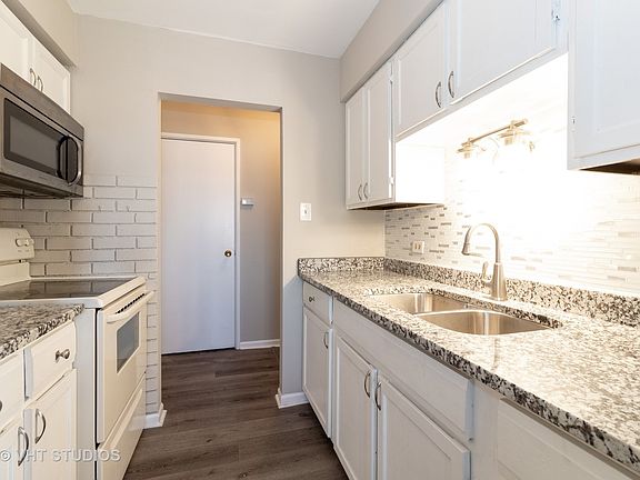 4th image of 5703 W 128th St #32