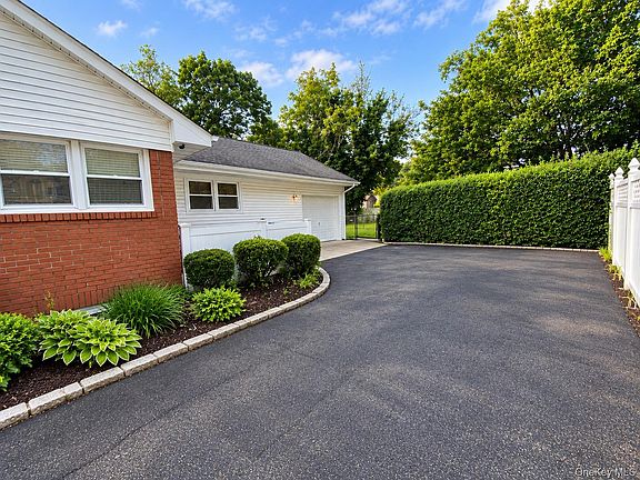 4th image of 155 Fairview Boulevard