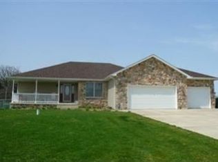 924 Tiller Dr, Valparaiso, IN 46385