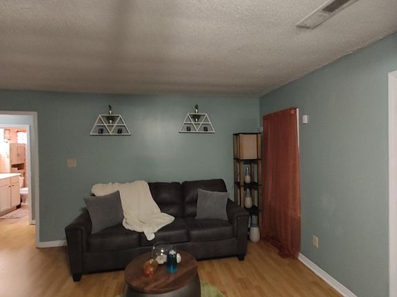 4th image of 837 Hatchie St